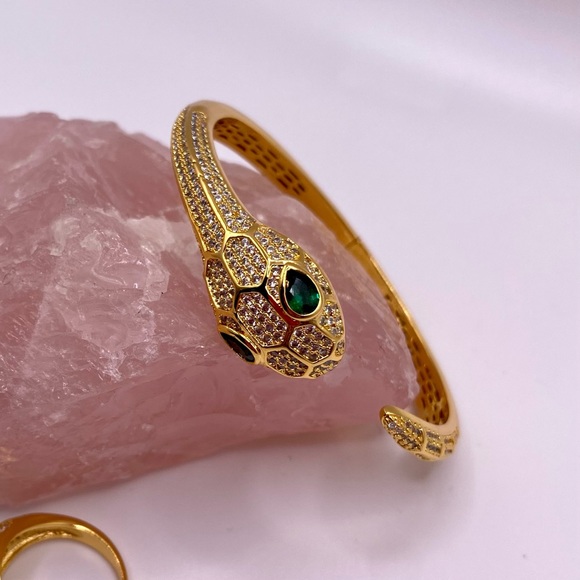 NEW 18k gold plated snake shape ring with green CZ eye - Picture 6 of 7
